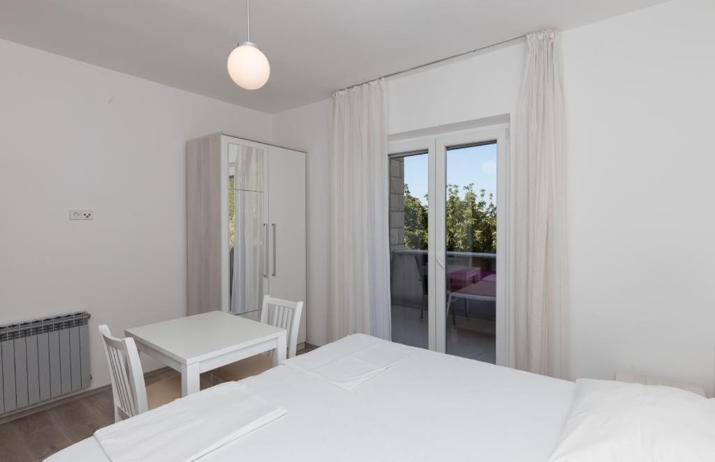 Rooms Villa Basica Saplunara Rum bild
