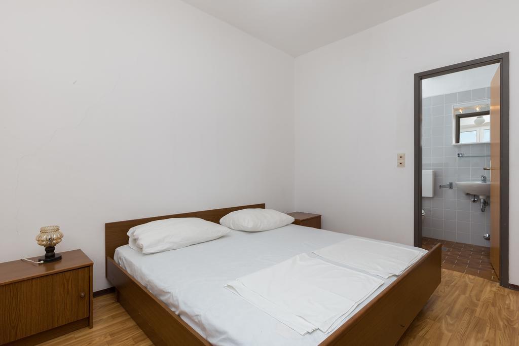 Rooms Villa Basica Saplunara Rum bild