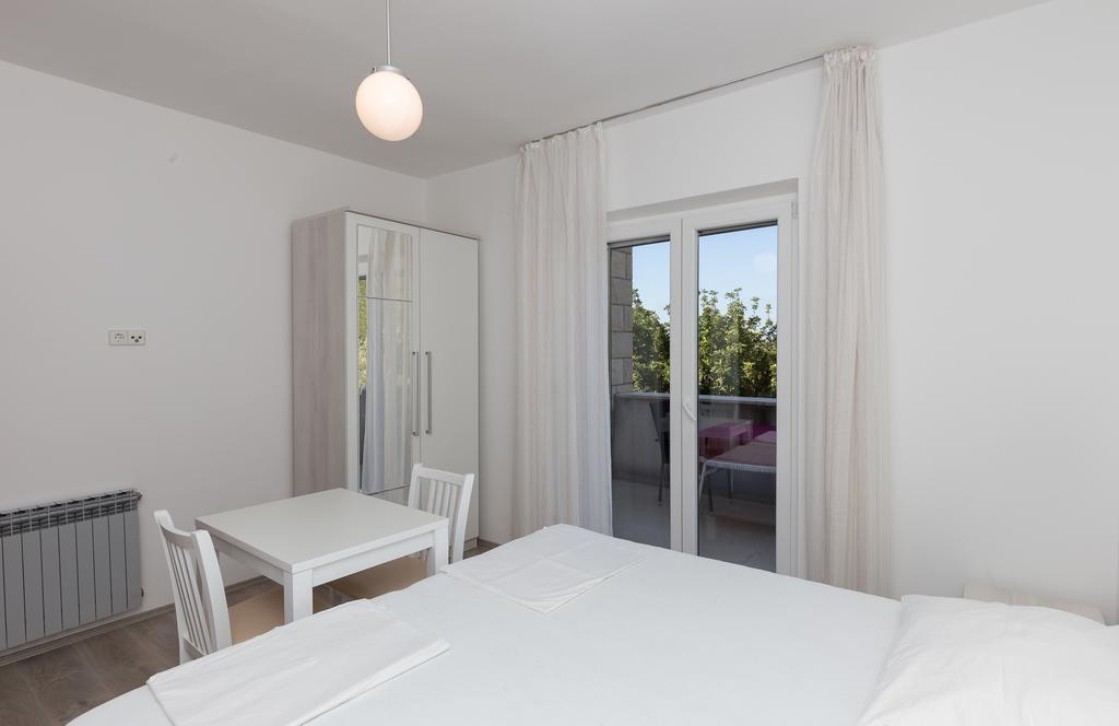 Rooms Villa Basica Saplunara Rum bild